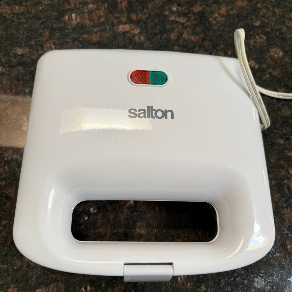 Salton White Sandwich Maker never used